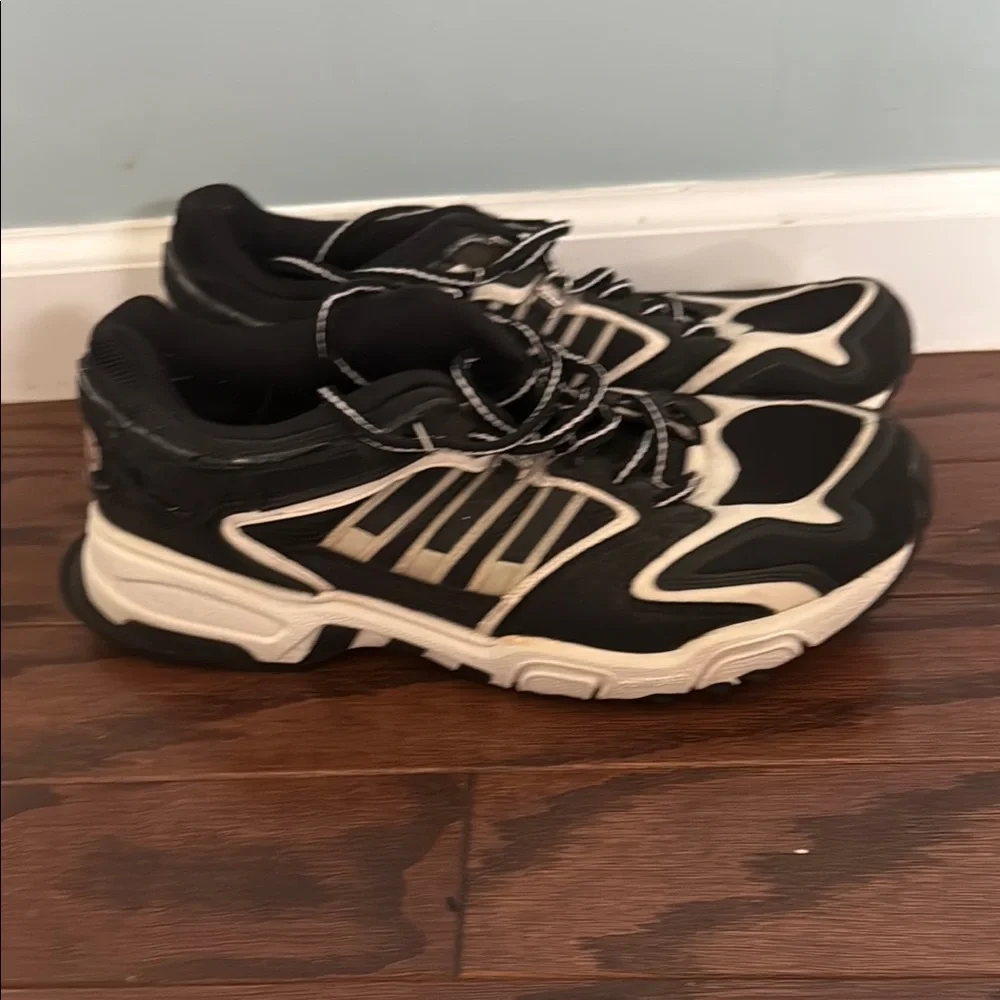 Adidas Men's size 12 Black and White Athletic Shoes - Picture 4 of 5